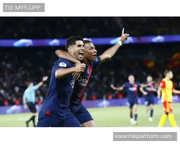 西甲激战巴黎圣日耳曼4-3莱比锡帽子戏法引发争议判罚全场沸腾