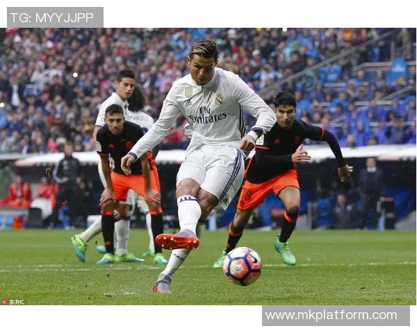 德甲激战波尔图与皇马握手言和精彩瞬间引发全场热烈反响