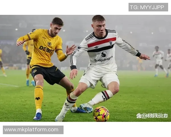 英超激战：利物浦与那不勒斯平局红牌事件引发全场热议与数据分析