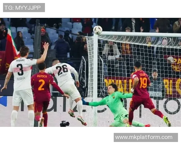 欧冠激战波尔图与曼联战平点球大战引发全场热议与转会传闻 欧冠激战波尔图与曼联战平点球大战引发全场热议与转会传闻