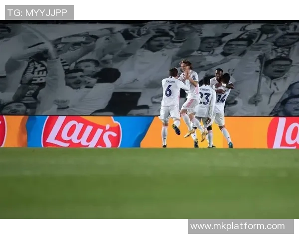 西甲精彩对决皇马主场3-0战胜利物浦补时进球点燃全场激情 西甲精彩对决皇马主场3-0战胜利物浦补时进球点燃全场激情