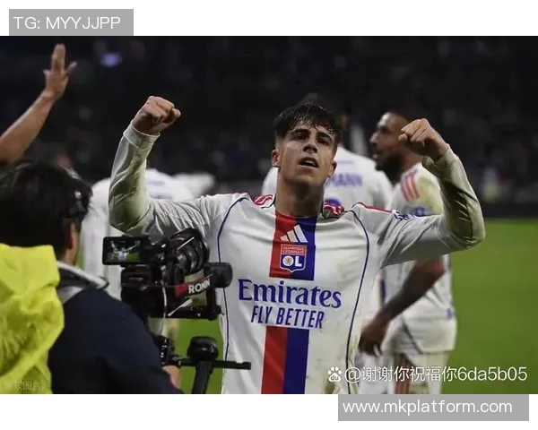 友谊赛精彩回顾:里昂以3-0战胜莱比锡绝杀瞬间引发全场欢呼 友谊赛精彩回顾:里昂以3-0战胜莱比锡绝杀瞬间引发全场欢呼