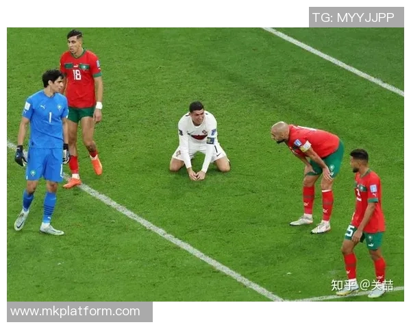 本菲卡逆袭曼联以2-1爆冷晋级世界杯赛场引发全场狂欢